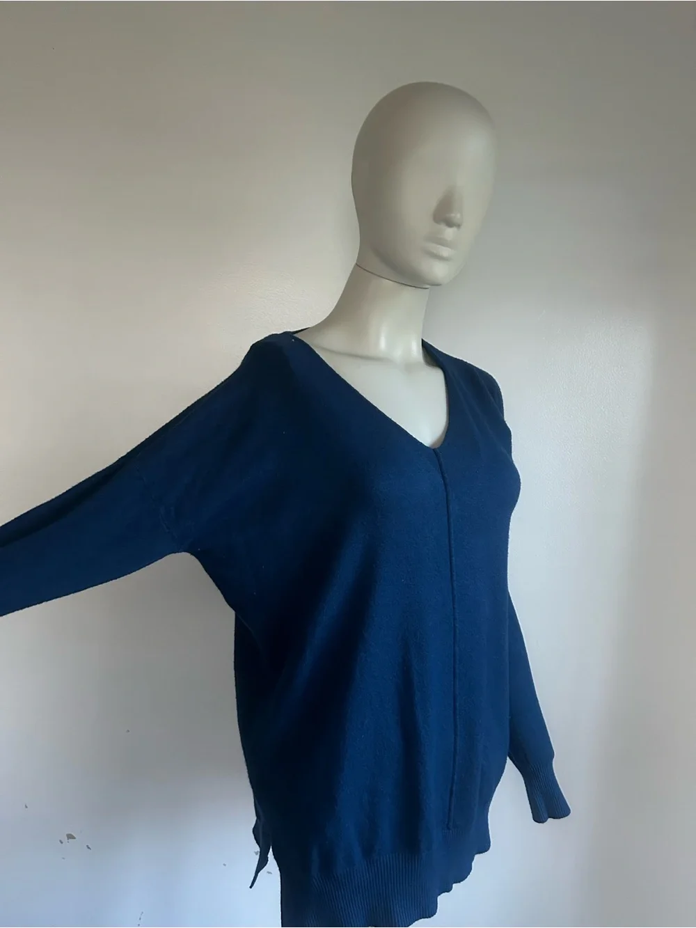 xenana knit fuzzy s/M Blue V-Neck Women's Sweater